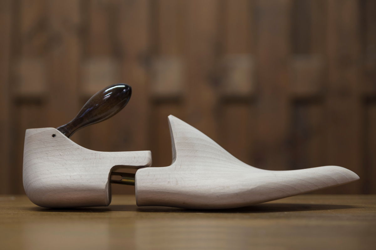 Custom Fitted Bespoke Shoe Stretcher - Bondeno® Bespoke Custom Fitted Shoes with At Home Fittings